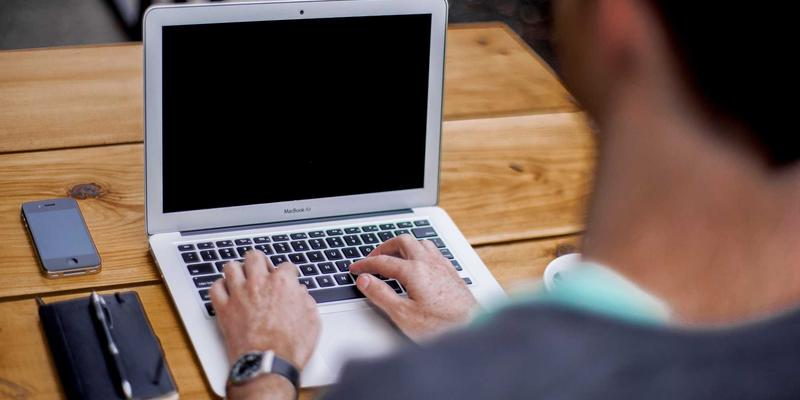 智能制造时代：精密制造中的材料选择与性能优化如何驱动自动化产线升级